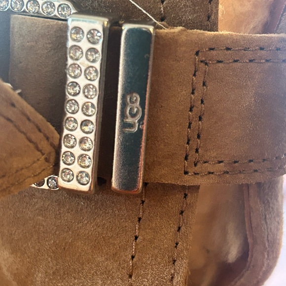 FLASH SALE🔥Ugg Remora*Nearly New** Buckle rhinestone sheepskin boots - Picture 10 of 13